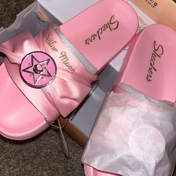 SAILOR MOON x SKECHERS Women’s pink slides shoes - Picture 7 of 7